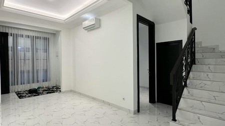 Rumah Bagus,dekat jajan ,dekat kampus STAN di Bintaro Jaya 5