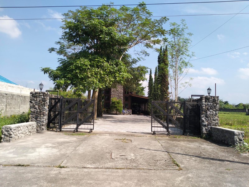 DIJUAL/DISEWAKAN Rumah Usaha Dekat Bakmi Pele, Jl.Godean km.8, Sleman 