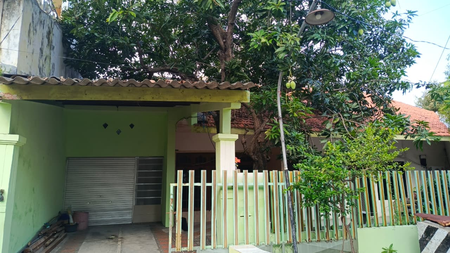 Dijual Rumah Mulyosari Utara, Surabaya Timur Lokasi privat (gang buntu); cocok untuk keluarga dan area bermain anak