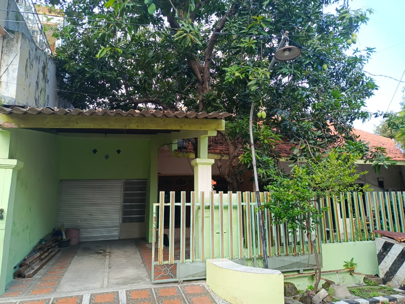 Dijual Rumah Mulyosari Utara, Surabaya Timur Lokasi privat (gang buntu); cocok untuk keluarga dan area bermain anak