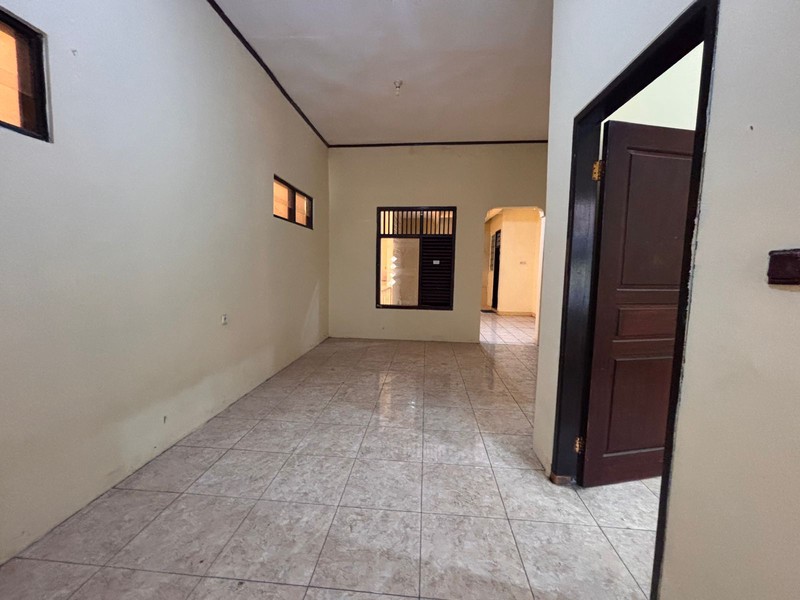 Rumah Luas 2 Lantai Disewakan di Tebet Timur - 4+1 KT, Lokasi Strategis & Lingkungan Premium