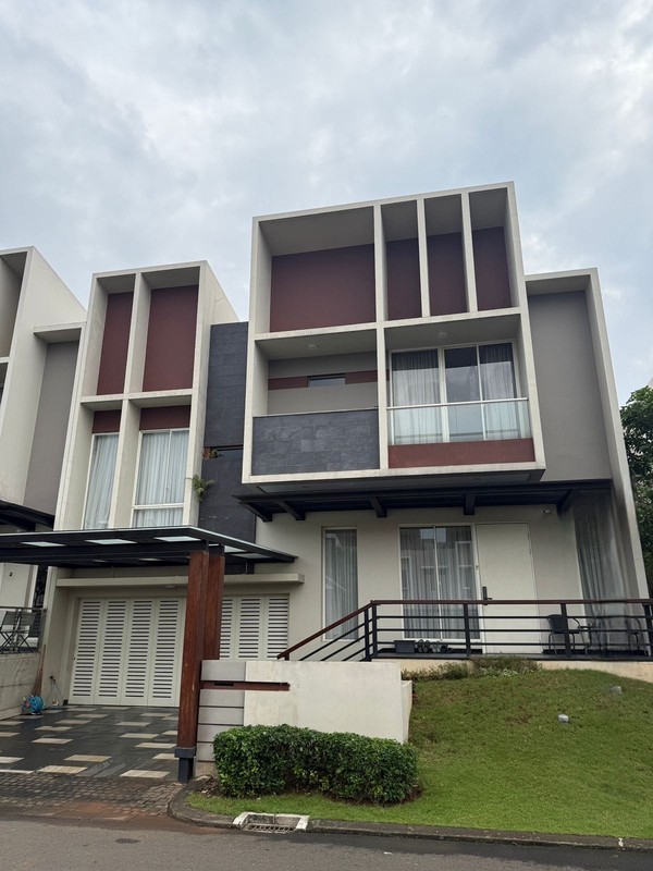 Hot Sale. Rumah mewah cluster Mozart, Gading Serpong