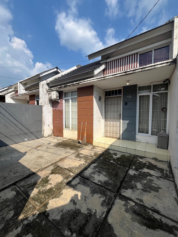 Rumah 2 lantai di jalan utama Setraland Parung Panjang