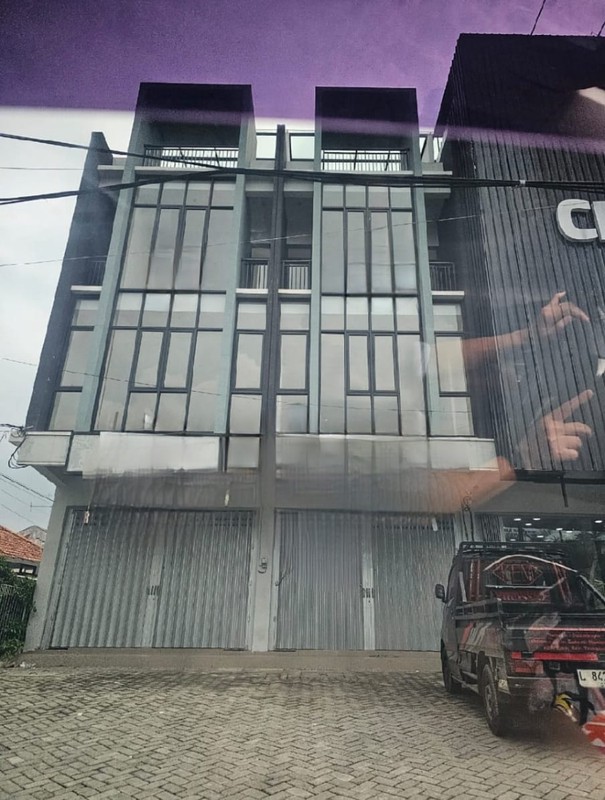 Dijual 2 Ruko Raya Wiyung Surabaya Barat - Komersial Area Hadap Jalan Raya Kembari Dekat Rs Wiyung Sejahtera, Perum Babatan Pratama, Fore , Akses Tol Gunung Sari, Pakuwon Mall, Ptc - Parkiran Mobil Lu