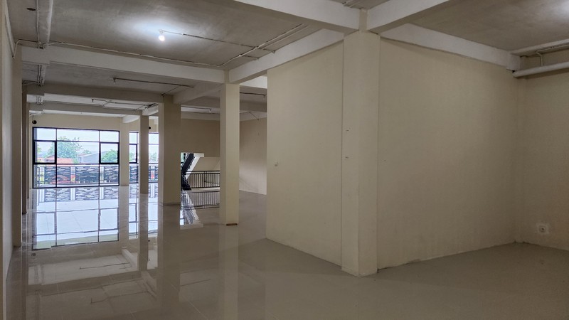 Disewakan Ruko Raya Pakal - Benowo Surabaya Barat - Komersial Area , Parkiran Mobil Luas Cocok Buat Segala Usaha, Bank, Kantor, Showroom, Cafe, Resto, Klinik Kecantikan