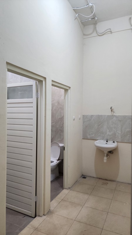 Disewakan Ruko Raya Pakal - Benowo Surabaya Barat - Komersial Area , Parkiran Mobil Luas Cocok Buat Segala Usaha, Bank, Kantor, Showroom, Cafe, Resto, Klinik Kecantikan