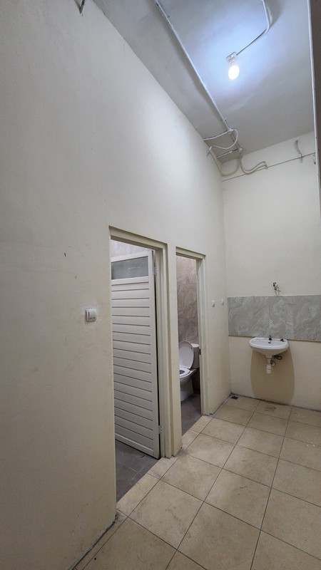 Disewakan Ruko Raya Pakal - Benowo Surabaya Barat - Komersial Area , Parkiran Mobil Luas Cocok Buat Segala Usaha, Bank, Kantor, Showroom, Cafe, Resto, Klinik Kecantikan