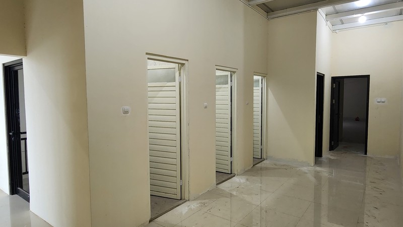 Disewakan Ruko Raya Pakal - Benowo Surabaya Barat - Komersial Area , Parkiran Mobil Luas Cocok Buat Segala Usaha, Bank, Kantor, Showroom, Cafe, Resto, Klinik Kecantikan