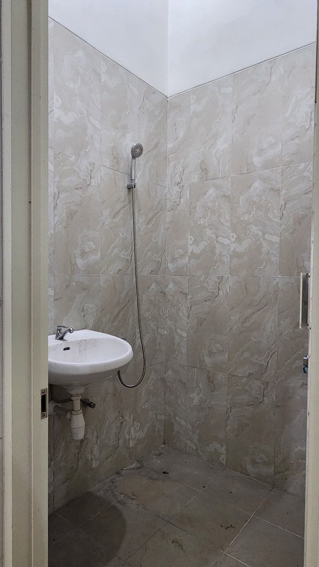 Disewakan Ruko Raya Pakal - Benowo Surabaya Barat - Komersial Area , Parkiran Mobil Luas Cocok Buat Segala Usaha, Bank, Kantor, Showroom, Cafe, Resto, Klinik Kecantikan