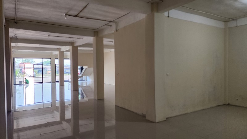 Disewakan Ruko Raya Pakal - Benowo Surabaya Barat - Komersial Area , Parkiran Mobil Luas Cocok Buat Segala Usaha, Bank, Kantor, Showroom, Cafe, Resto, Klinik Kecantikan