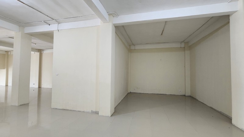 Disewakan Ruko Raya Pakal - Benowo Surabaya Barat - Komersial Area , Parkiran Mobil Luas Cocok Buat Segala Usaha, Bank, Kantor, Showroom, Cafe, Resto, Klinik Kecantikan