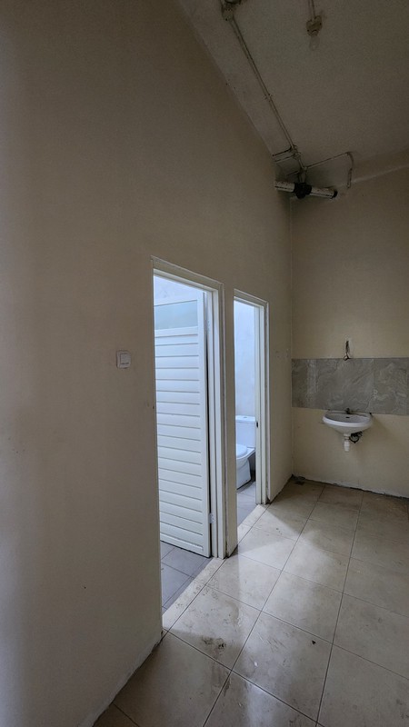 Disewakan Ruko Raya Pakal - Benowo Surabaya Barat - Komersial Area , Parkiran Mobil Luas Cocok Buat Segala Usaha, Bank, Kantor, Showroom, Cafe, Resto, Klinik Kecantikan