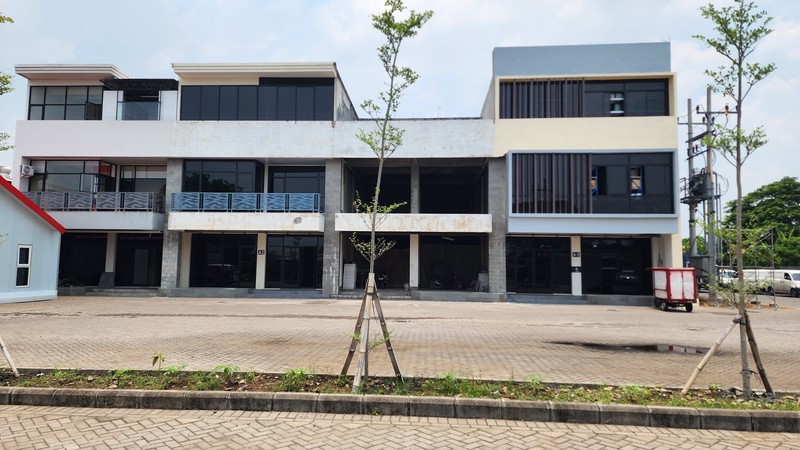 Disewakan Ruko Raya Pakal - Benowo Surabaya Barat - Komersial Area , Parkiran Mobil Luas Cocok Buat Segala Usaha, Bank, Kantor, Showroom, Cafe, Resto, Klinik Kecantikan