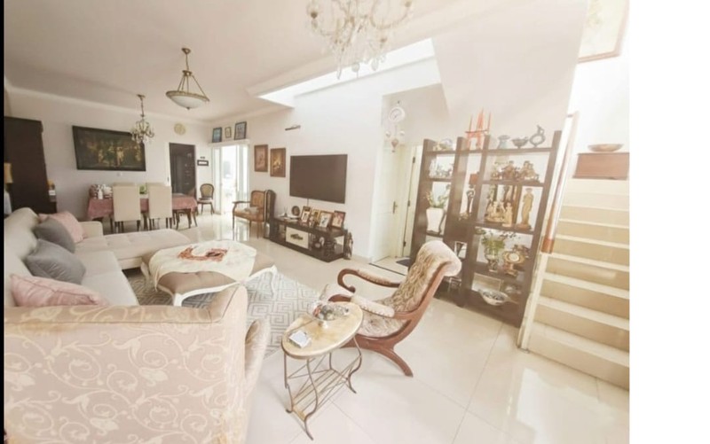 Dijual rumah cantik di Hook lokasi strategis premium lebak bulus 