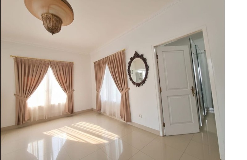 Dijual rumah cantik di Hook lokasi strategis premium lebak bulus 