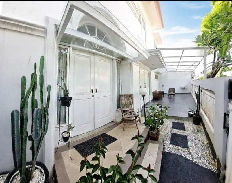 Dijual rumah cantik di Hook lokasi strategis premium lebak bulus 