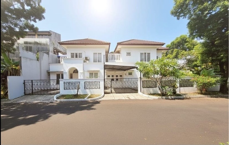 Dijual rumah cantik di Hook lokasi strategis premium lebak bulus 