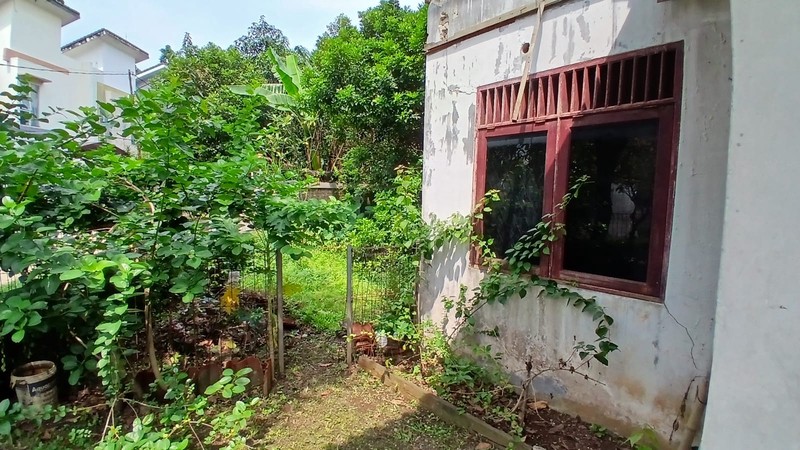 Rumah di jual hitung tanah, murahdibawah harga pasar ,  kompleks perumahan , one gate system 