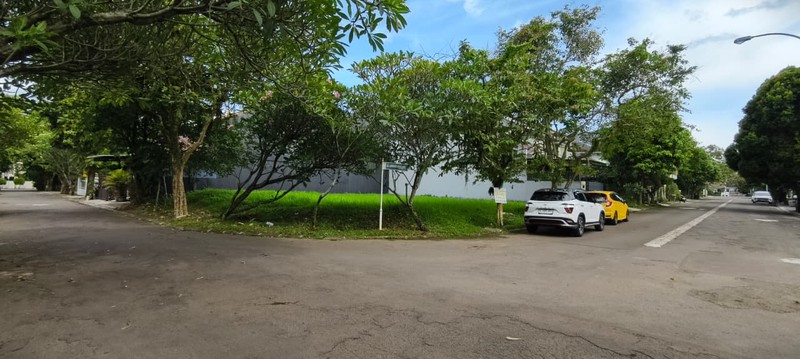 Kavling kotak Hoek siap bangun di Kencana loka BSD