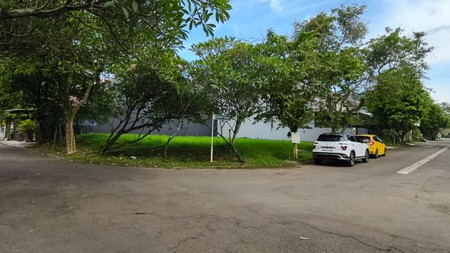 Kavling kotak Hoek siap bangun di Kencana loka BSD