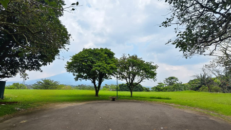 Kavling dengan pemandangan view GUNUNG DAN GOLF di Rancamaya Golf Estate Bogor