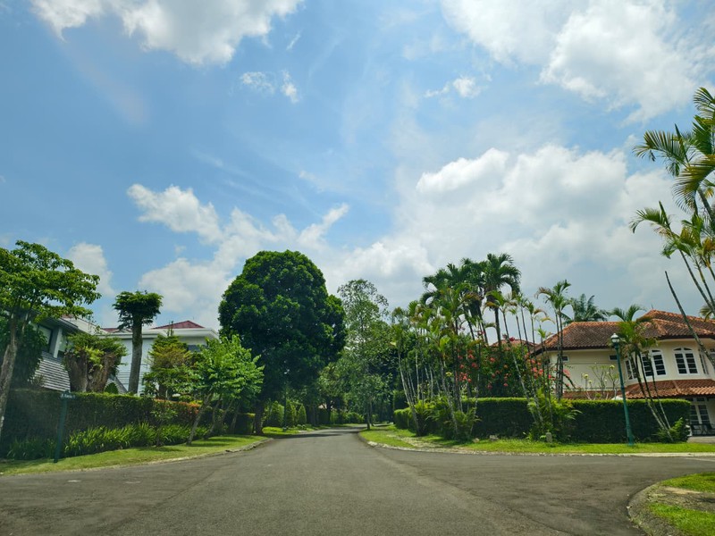 Kavling dengan pemandangan view GUNUNG DAN GOLF di Rancamaya Golf Estate Bogor