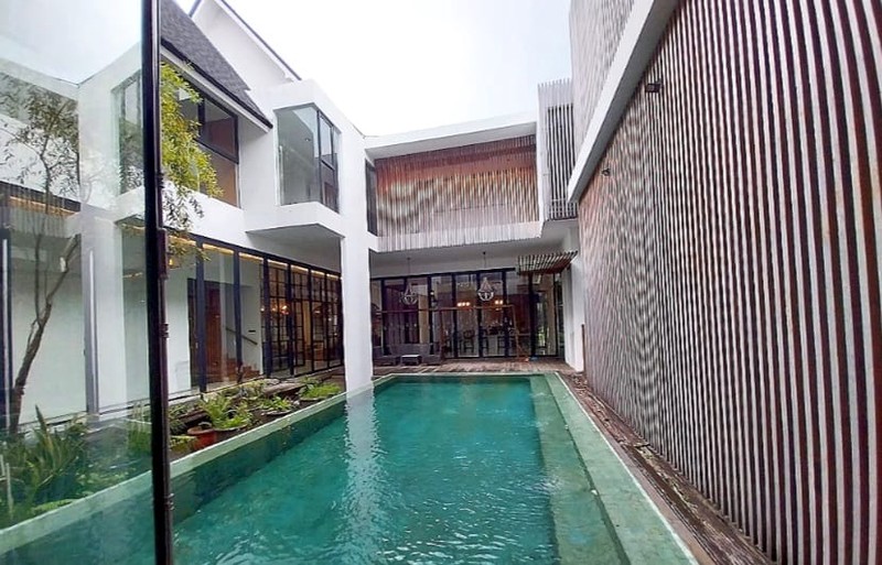 Rumah 2 lantai, lokasi  tenang dan hangat, elite, di Radio Dalam, Jakarta Selatan