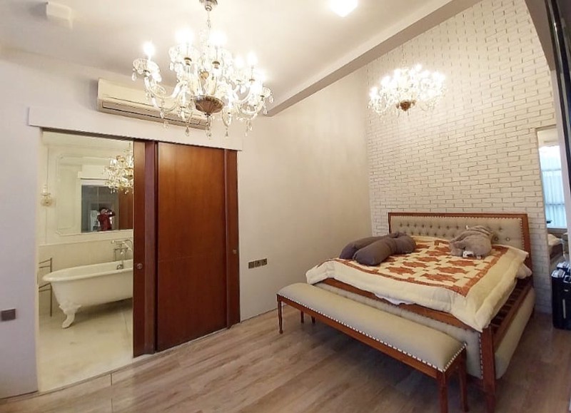 Rumah 2 lantai, lokasi  tenang dan hangat, elite, di Radio Dalam, Jakarta Selatan