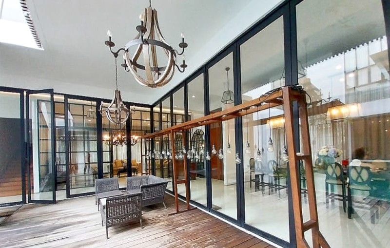 Rumah 2 lantai, lokasi  tenang dan hangat, elite, di Radio Dalam, Jakarta Selatan