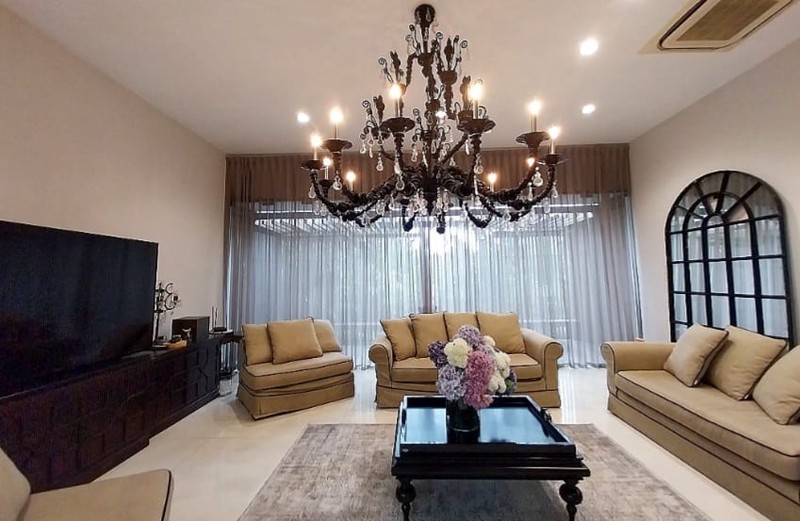 Rumah 2 lantai, lokasi  tenang dan hangat, elite, di Radio Dalam, Jakarta Selatan