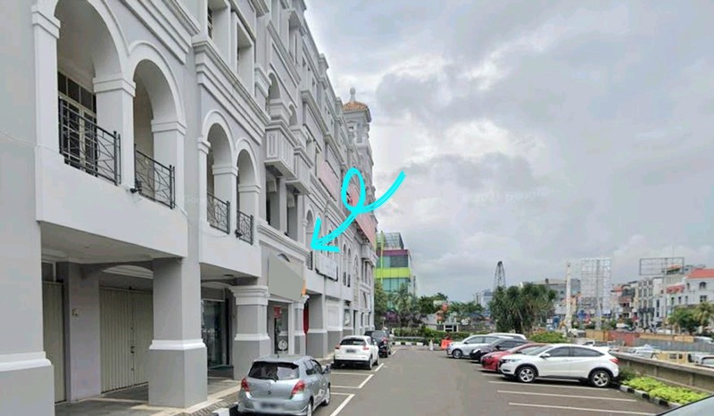 Ruko MOI Boulevard Barat, Kelapa Gading. Hadap jalan raya. Rapih, siap pakai.