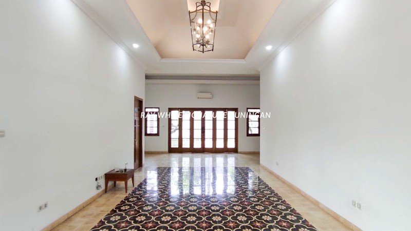 Dijual Rumah Lama Bangunan Terawat Lokasi Prime di Jl Wijaya 