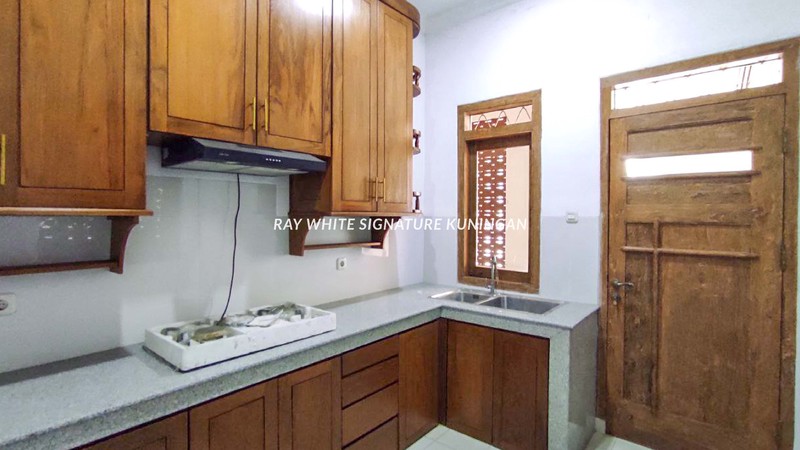 Dijual Rumah Lama Bangunan Terawat Lokasi Prime di Jl Wijaya 