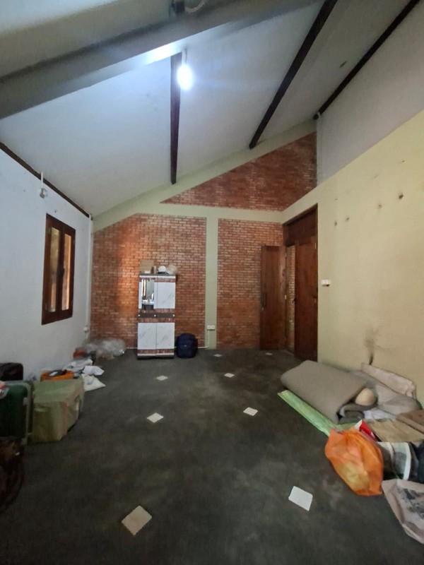 Rumah Bagus Luas 2½ Lantai di Ciputat dengan LT 480 m2 LB 254 m2 Surat SHM 