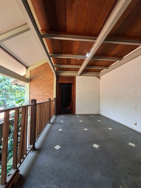 Rumah Bagus Luas 2½ Lantai di Ciputat dengan LT 480 m2 LB 254 m2 Surat SHM 