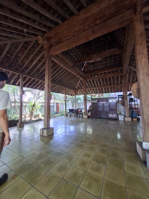 Rumah Bagus Luas 2½ Lantai di Ciputat dengan LT 480 m2 LB 254 m2 Surat SHM 