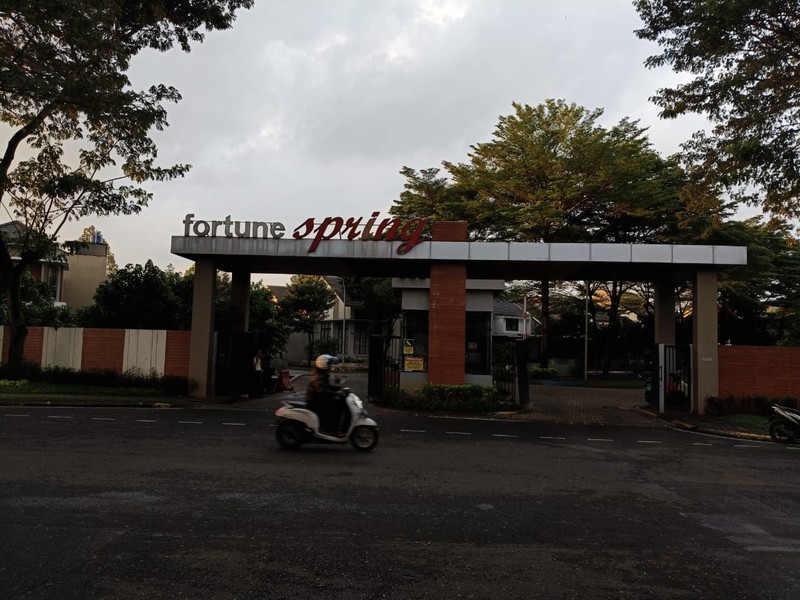 Rumah dalam Cluster 2 Lantai SHM Siap Huni @Graha Tangerang Selatan