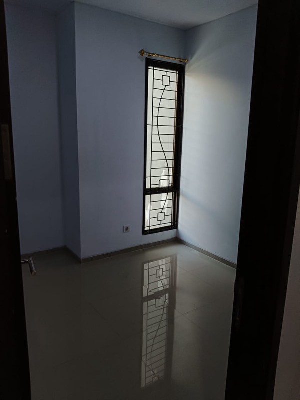 Rumah dalam Cluster 2 Lantai SHM Siap Huni @Graha Tangerang Selatan