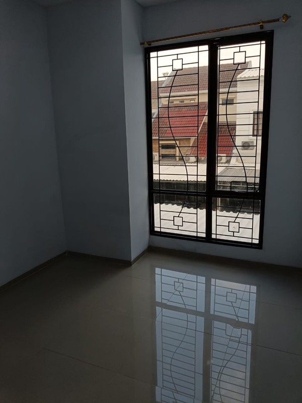 Rumah dalam Cluster 2 Lantai SHM Siap Huni @Graha Tangerang Selatan