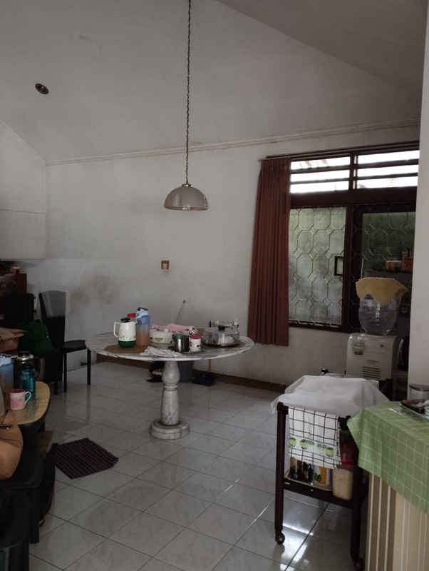 Rumah 2 Lantai dengan LT 500 m2 LB 210 m2 di Bintaro Veteran Jakarta Selatan