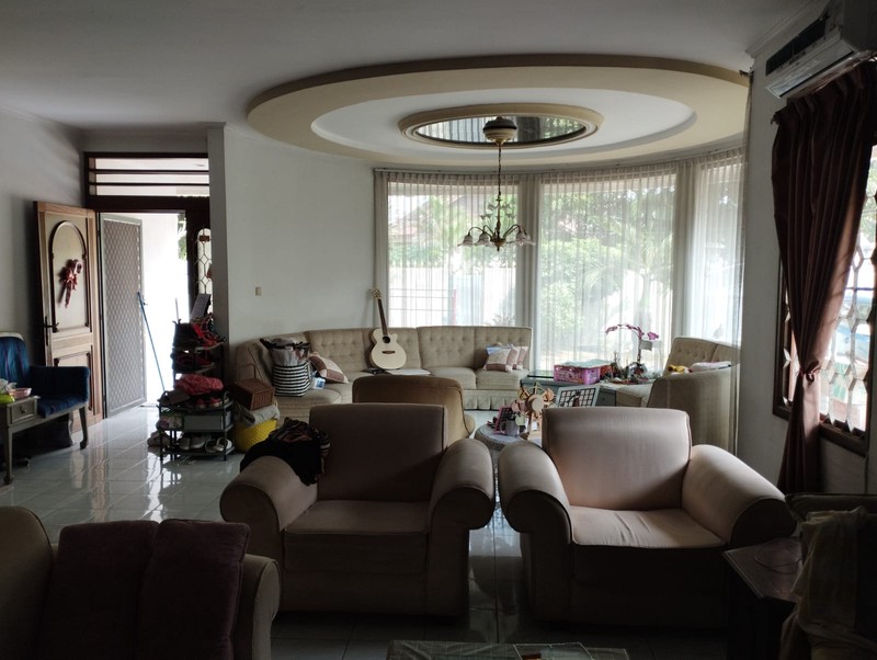 Rumah 2 Lantai dengan LT 500 m2 LB 210 m2 di Bintaro Veteran Jakarta Selatan