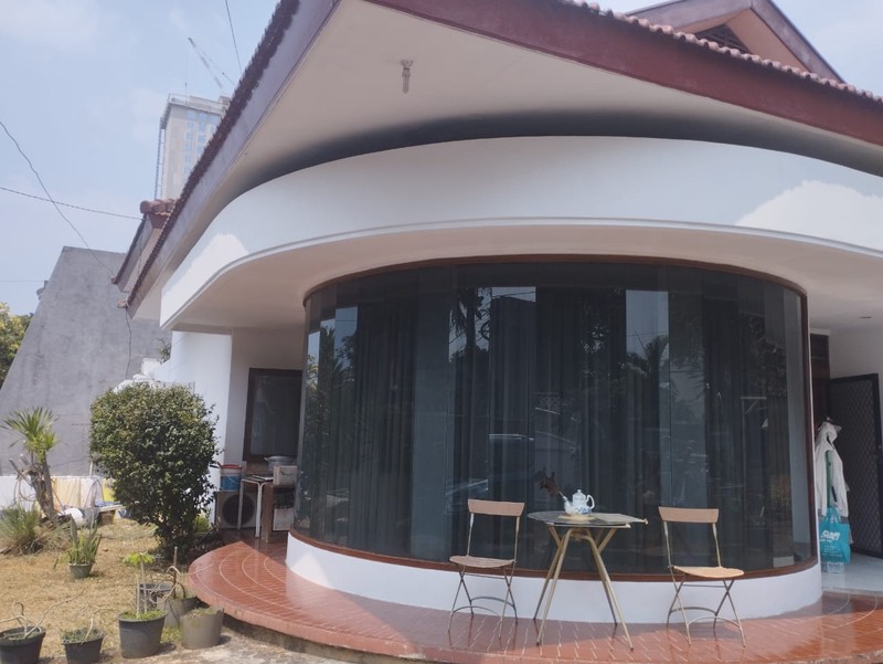 Rumah 2 Lantai dengan LT 500 m2 LB 210 m2 di Bintaro Veteran Jakarta Selatan