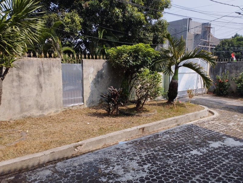 Rumah 2 Lantai dengan LT 500 m2 LB 210 m2 di Bintaro Veteran Jakarta Selatan