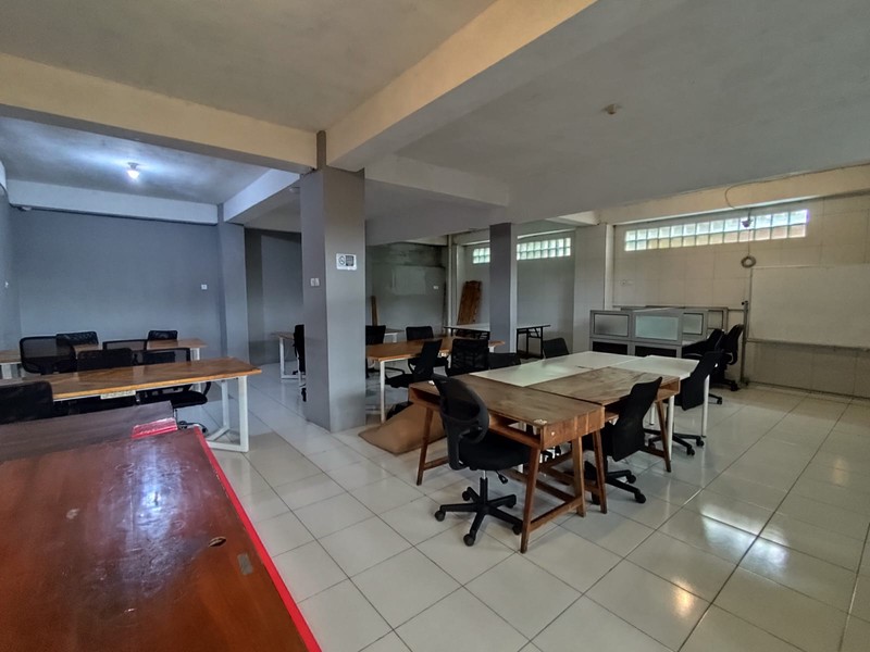 Disewakan Bangunan Komersial 2 Lantai ,Lokasi Selokan Mataram, Dekat UGM & RS Sardjito, Sinduadi, Mlati, Sleman