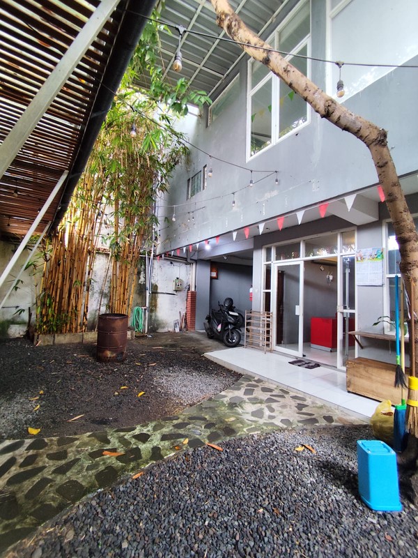 Disewakan Bangunan Komersial 2 Lantai ,Lokasi Selokan Mataram, Dekat UGM & RS Sardjito, Sinduadi, Mlati, Sleman