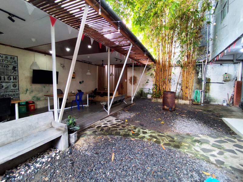 Disewakan Bangunan Komersial 2 Lantai ,Lokasi Selokan Mataram, Dekat UGM & RS Sardjito, Sinduadi, Mlati, Sleman