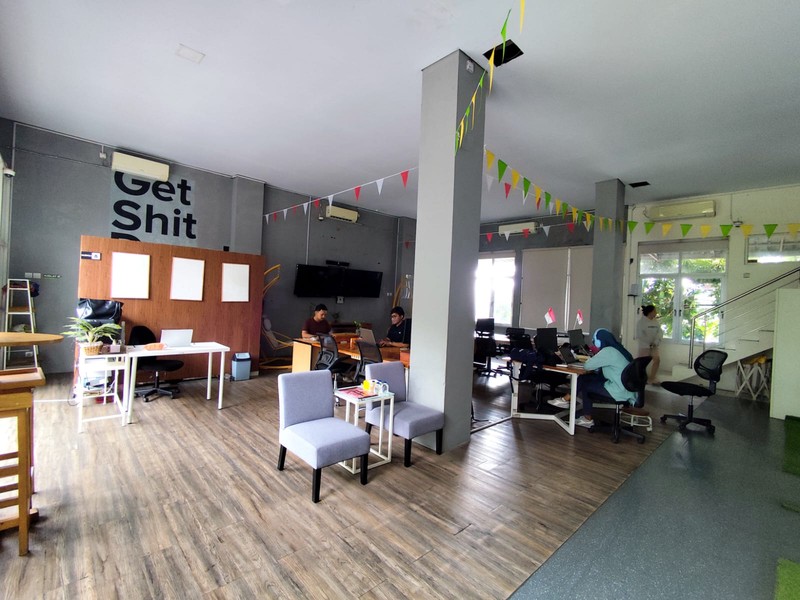 Disewakan Bangunan Komersial 2 Lantai ,Lokasi Selokan Mataram, Dekat UGM & RS Sardjito, Sinduadi, Mlati, Sleman