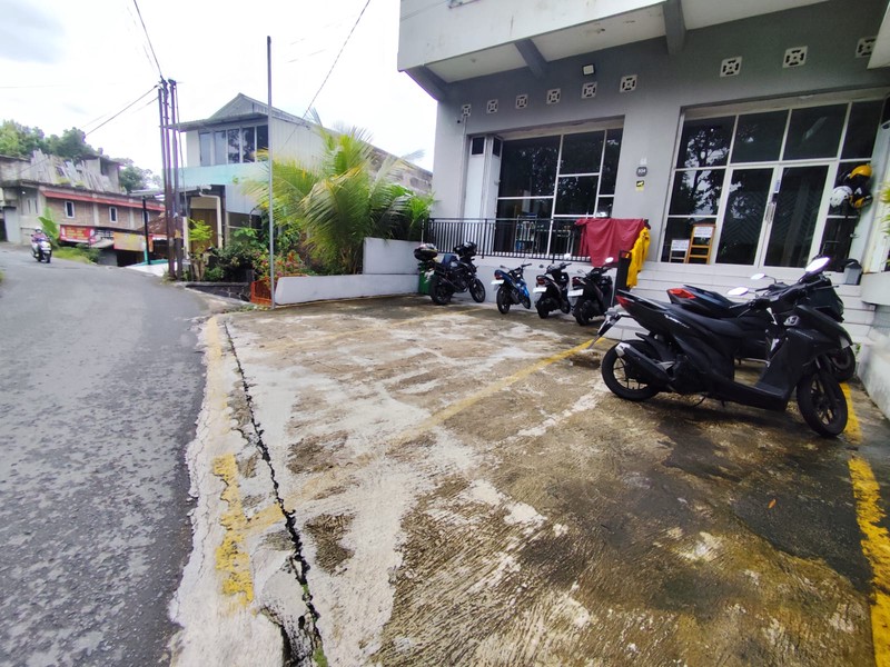 Disewakan Bangunan Komersial 2 Lantai ,Lokasi Selokan Mataram, Dekat UGM & RS Sardjito, Sinduadi, Mlati, Sleman