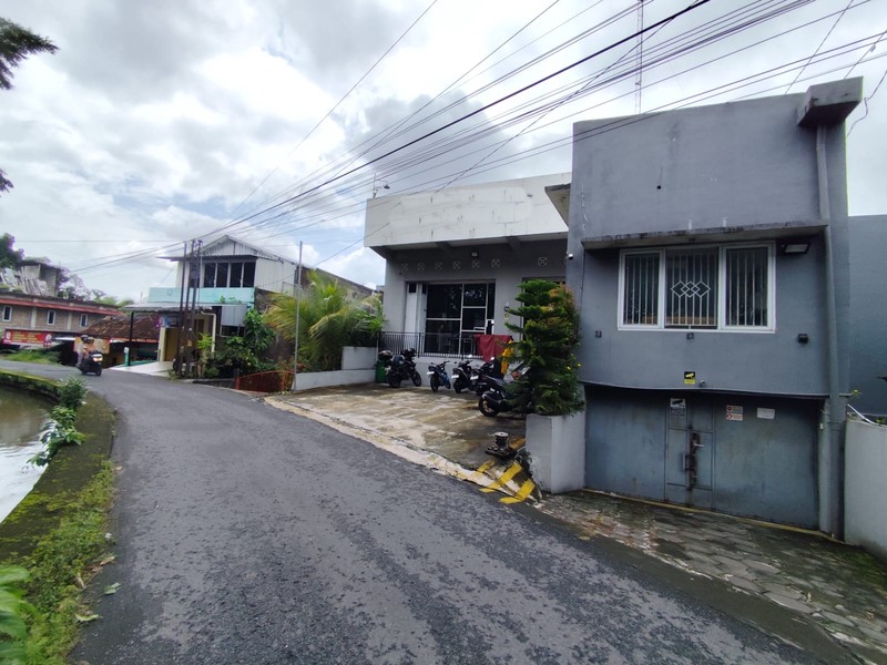 Disewakan Bangunan Komersial 2 Lantai ,Lokasi Selokan Mataram, Dekat UGM & RS Sardjito, Sinduadi, Mlati, Sleman