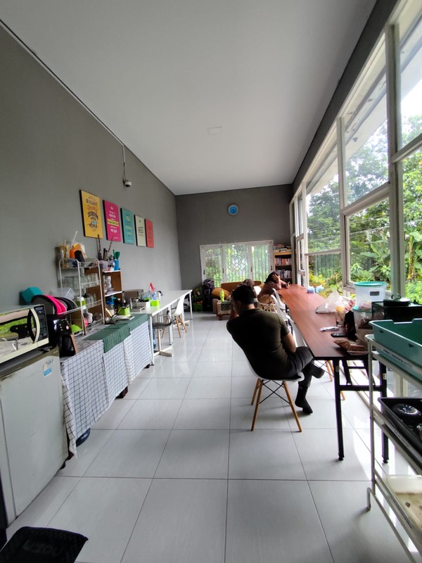 Disewakan Bangunan Komersial 2 Lantai ,Lokasi Selokan Mataram, Dekat UGM & RS Sardjito, Sinduadi, Mlati, Sleman